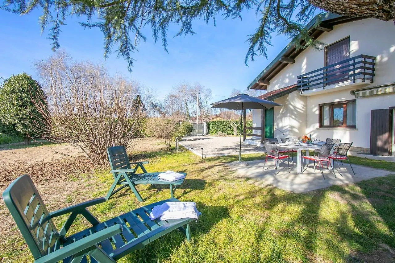 Cedar House Villa Few Minutes From Lake - Happy Rentals Angera Ιταλία