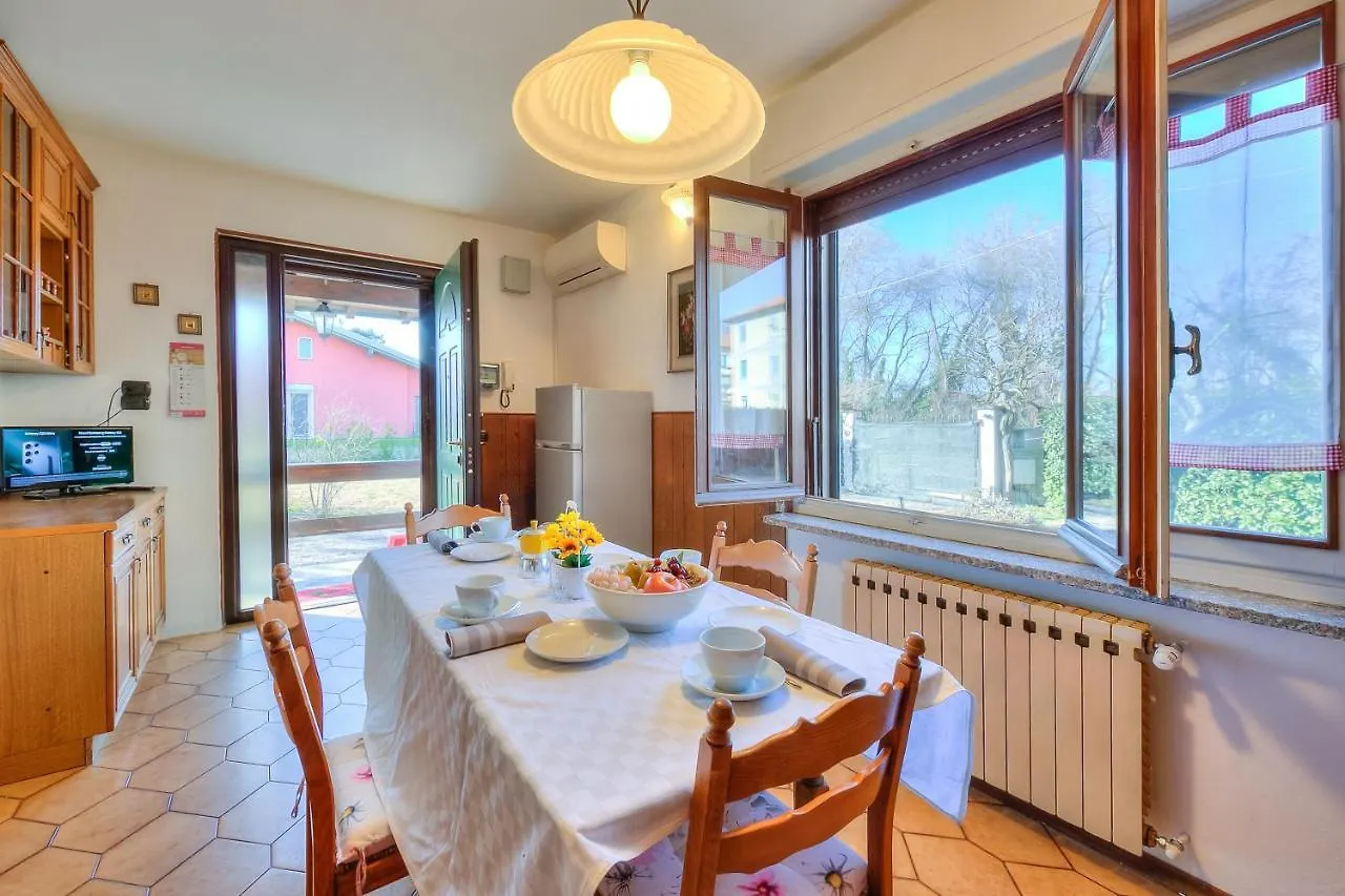 Cedar House Villa Few Minutes From Lake - Happy Rentals Angera Σπίτι διακοπών