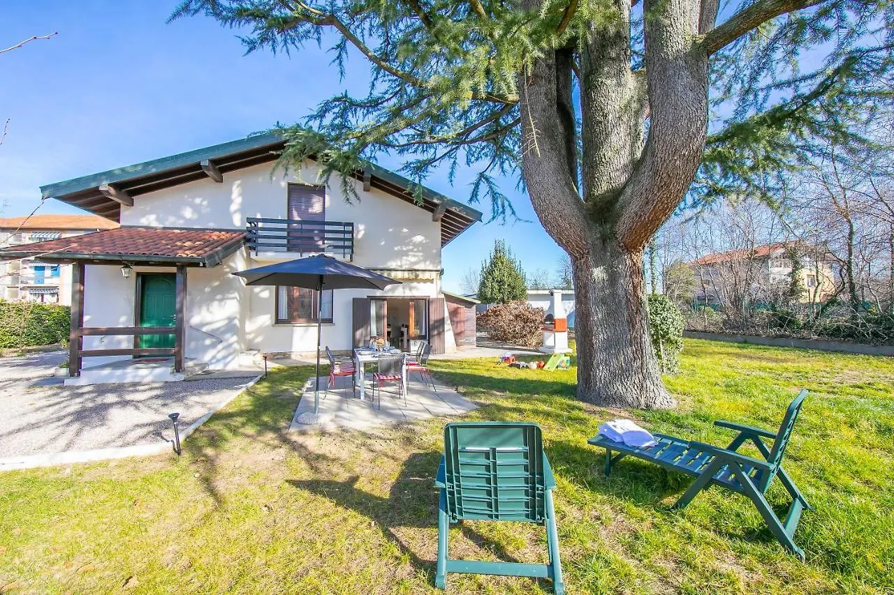 Cedar House Villa Few Minutes From Lake - Happy Rentals Angera Σπίτι διακοπών