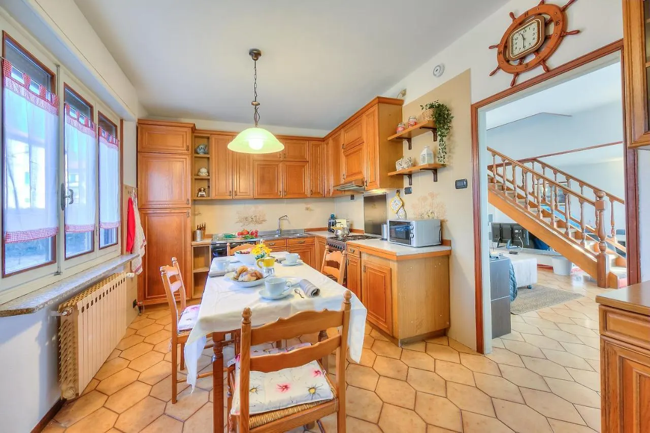 Holiday home Cedar House Villa Few Minutes From Lake - Happy Rentals Angera