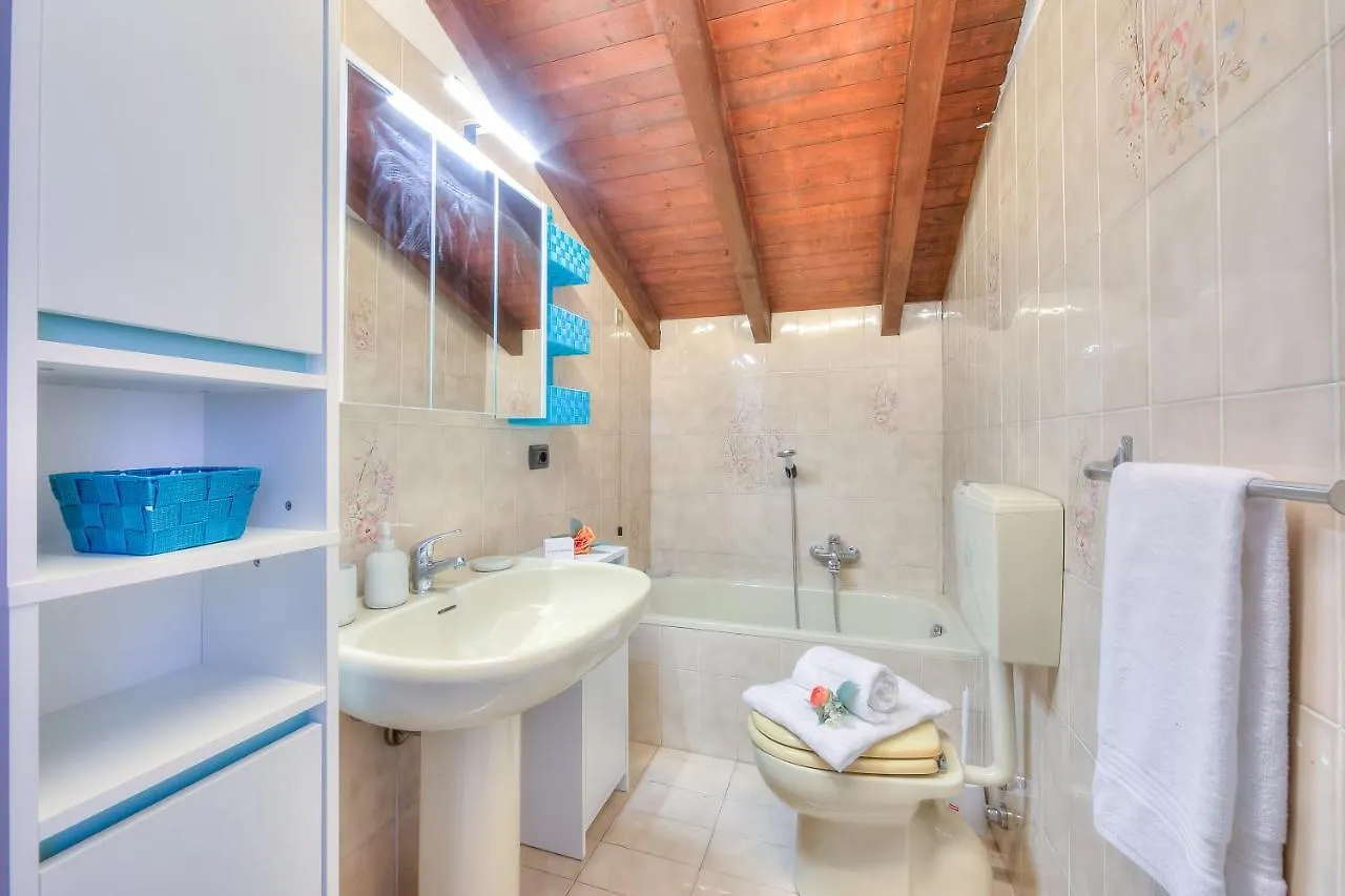 Holiday home Cedar House Villa Few Minutes From Lake - Happy Rentals Angera