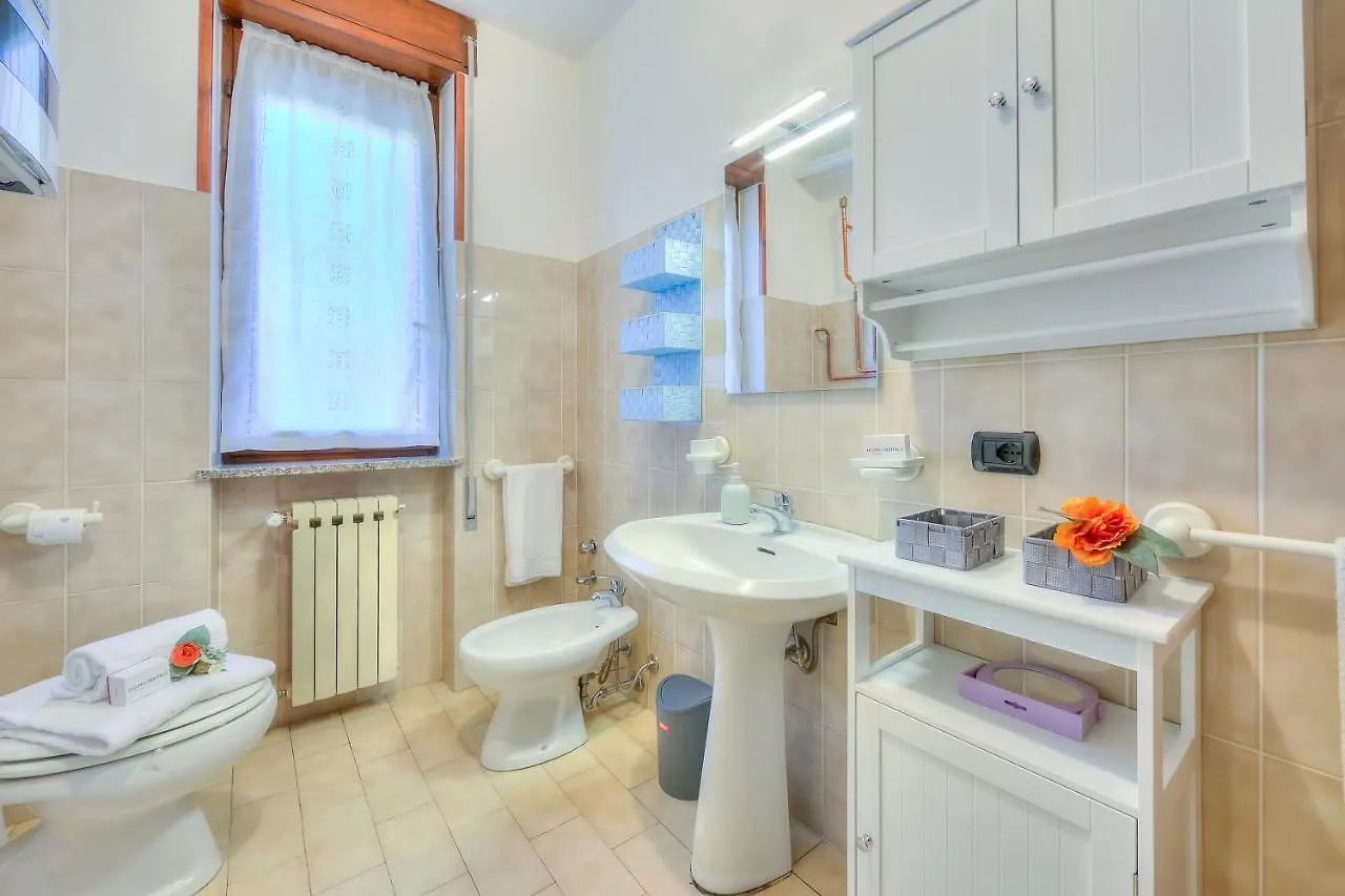Cedar House Villa Few Minutes From Lake - Happy Rentals Angera